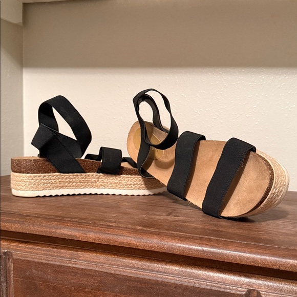 Madden Girl Shoes - Madden Girl size 11 women’s Black Strappy Espadrille Sandals